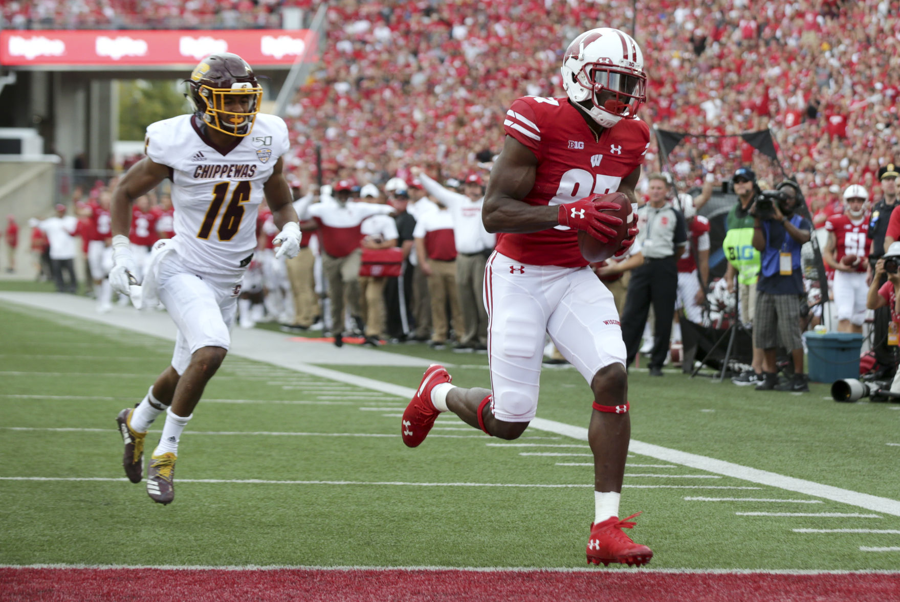 Badgers 61, Chippewas 0
